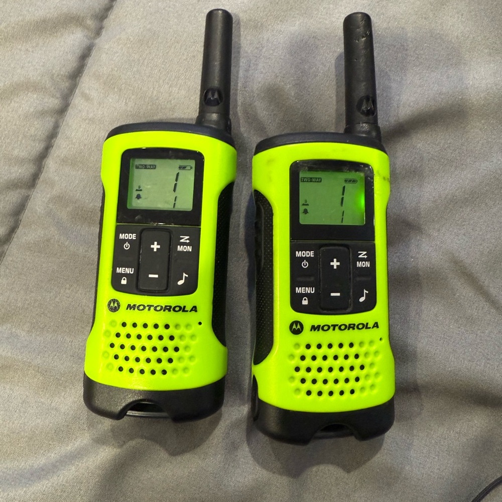 Motorola Talkabout T260TPG 2 Pack Two-Way Radios 25 Mile Range NOAA Weather